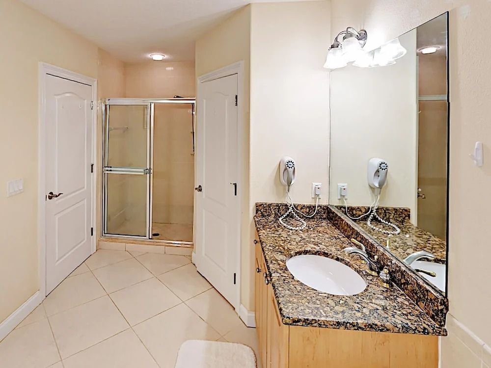 140 Brightwater Dr House - 3 Br townhouse by RedAwning
