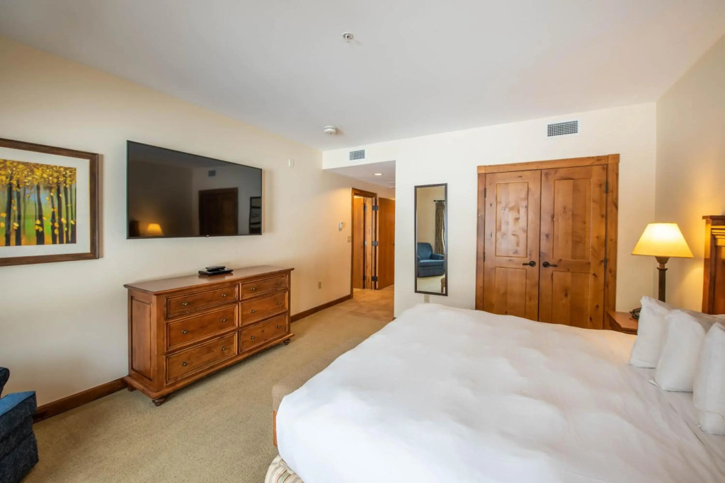 Spacious 3 Bedroom With 4 Beds And Sleeper Sofa Condo - No Cleaning Fee! by RedAwning