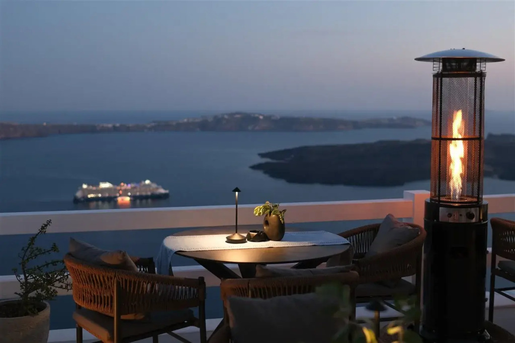 Aqua Luxury Suites