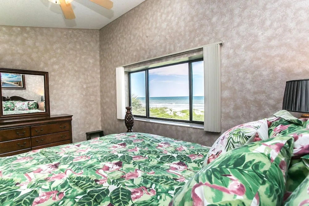 Sea Haven 522 [3/2.5] Free Activities! & Oceanfront Wifi Pool