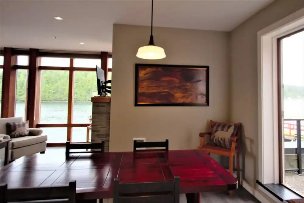 Whiskey Landing Lodge