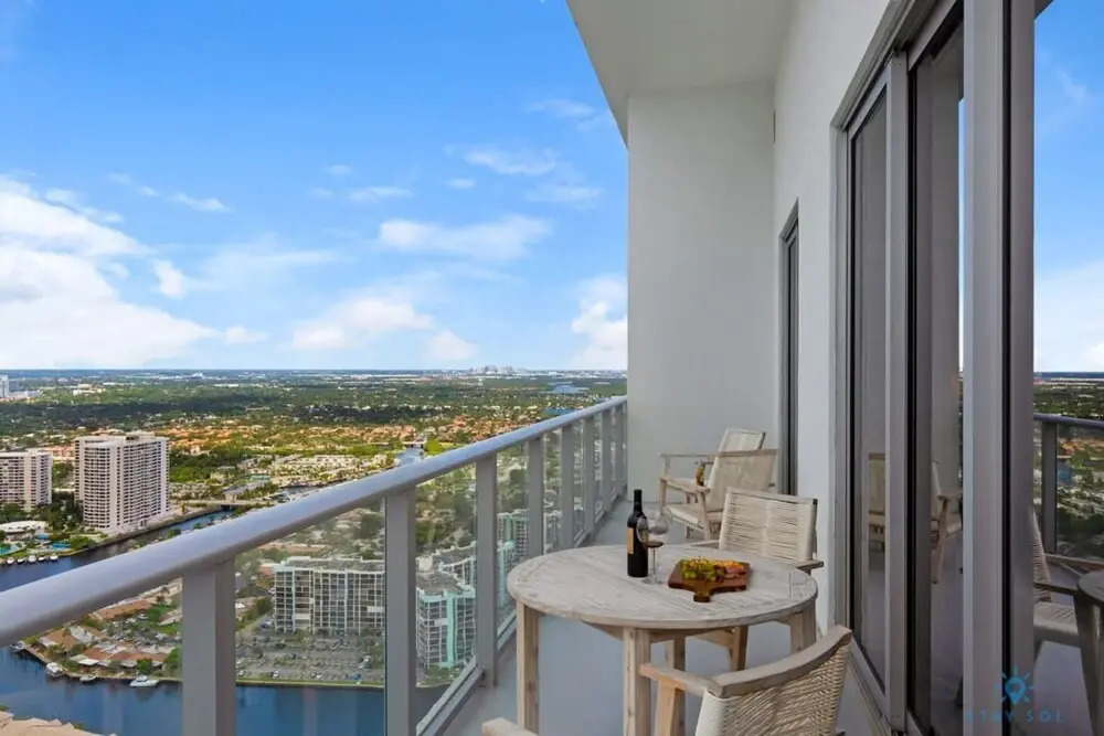 1 BR Apartment with Bay View and Parking Included