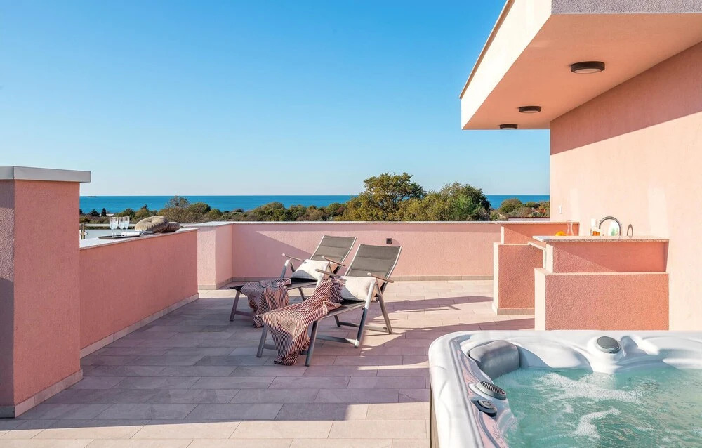 Amazing Home in Fazana with Outdoor Swimming Pool, Hot Tub & 4 Bedrooms