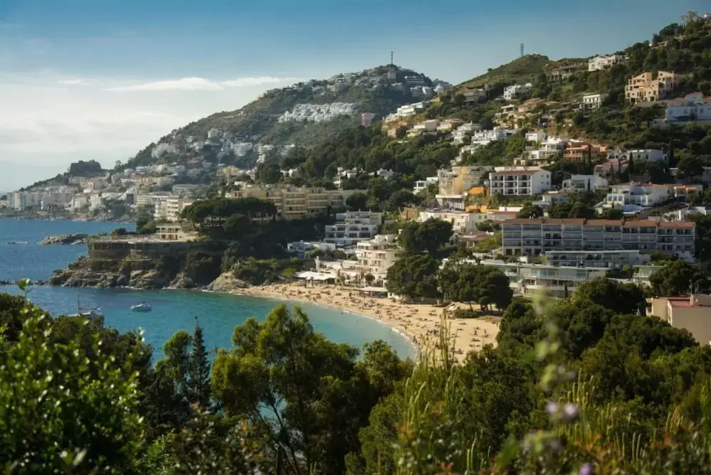 Arago 273 in Roses With 2 Bedrooms and 2 Bathrooms