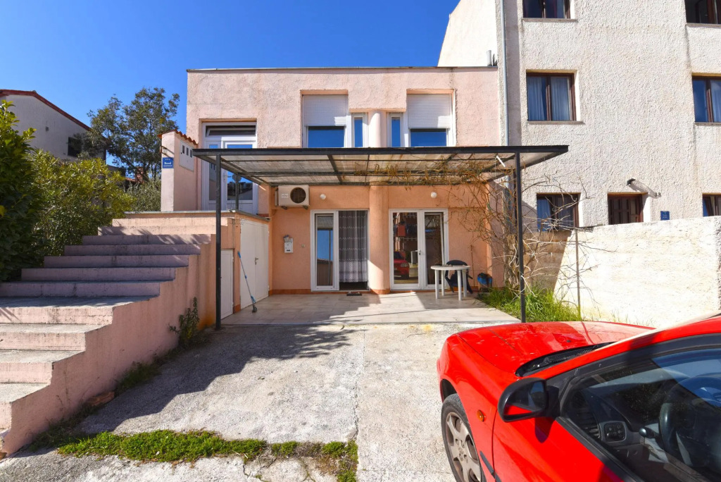 Apartment 1562