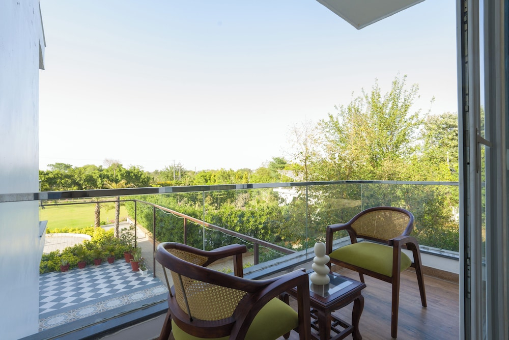 ELIVAAS Adhiva Retreat 5 BHK Farmhouse