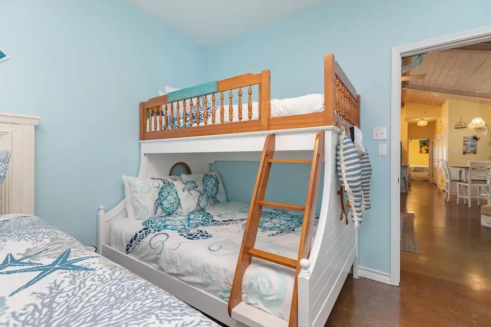 Mango Bungalow Sleeps 8 2 Community Pools