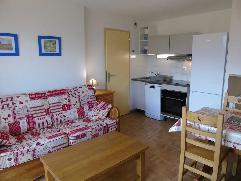 Lou Services Apartment CB38 LSI 001