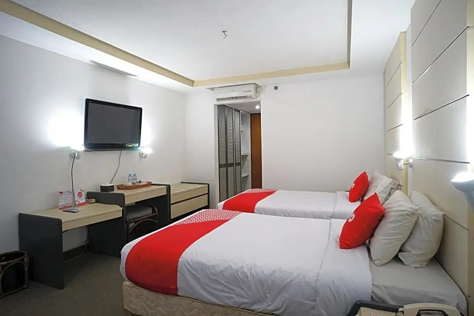 Collection O 1963 Hotel The New Benakutai