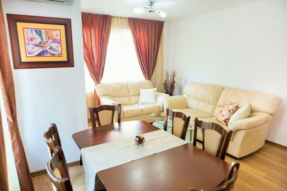 Domus Apartments City Center with Parking