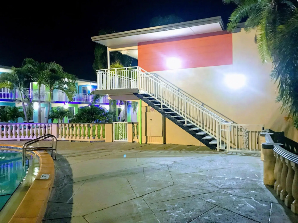 Tropical Inn & Suites, downtown clearwater