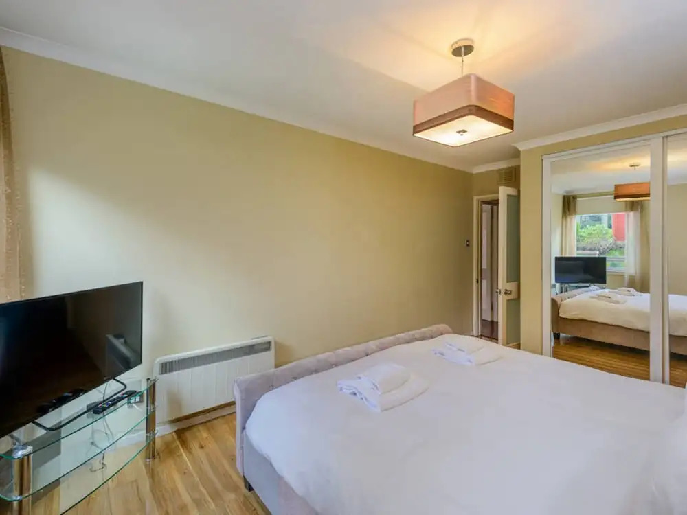 Corrin - Chic 1 Bedroom Apartment