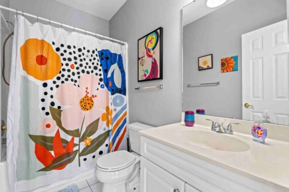 Captains Quarters Bright 2BR Pet-friendly Beach Condo w/ Coastal Decor & Relaxed Vibes