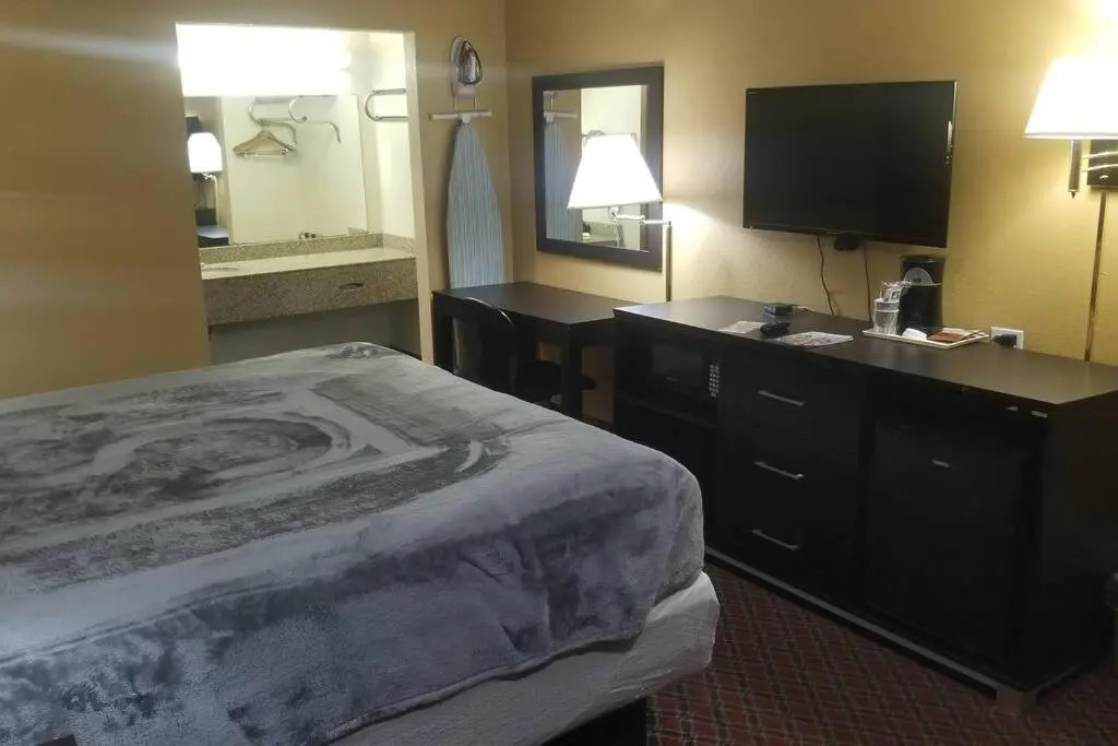 OSU 2 Queens WI-FI Hotel 208 Booking