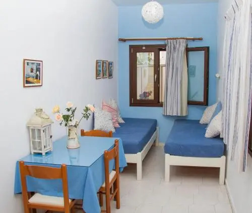 Zorbas Hotel Apartments & Studios