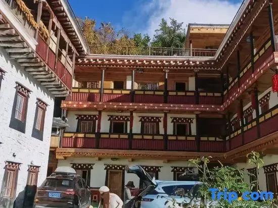 Banshan Yue Yi Lu Road Lihua Homestay (Zhonglu Tibetan Village)