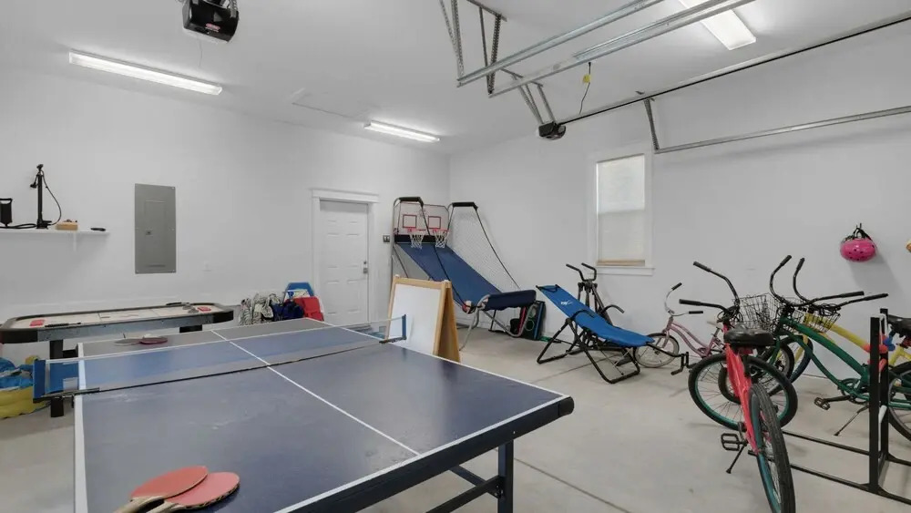 Modern Prominence Home ~ Game Room, 4 Bikes, Sleeps 13, Pet Friendly!