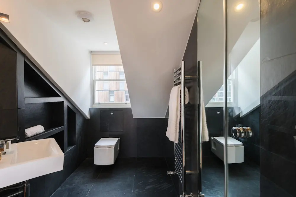 Delightful Dalston Home with Beautiful Balcony