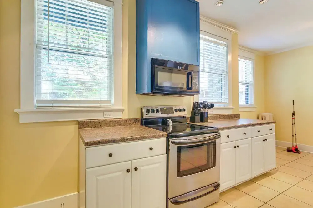 Midtown Duplex 1 Mi to Memphis Zoo & Overton Park!