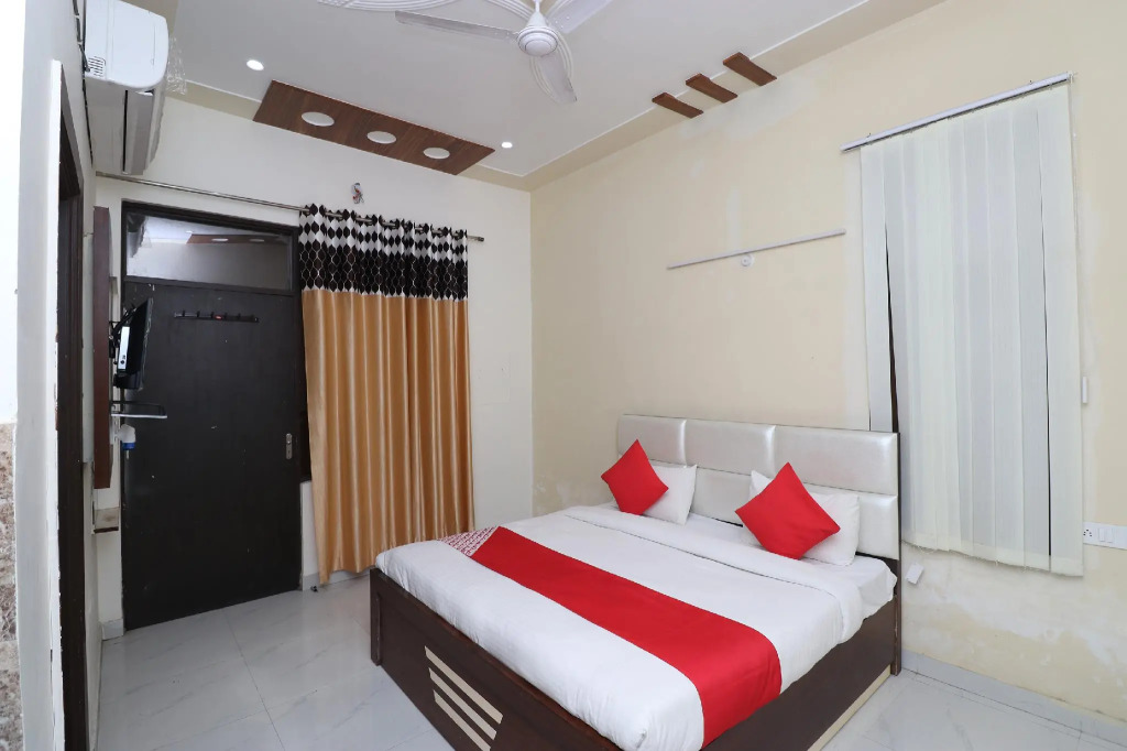 OYO 15749 Vrinda Residency