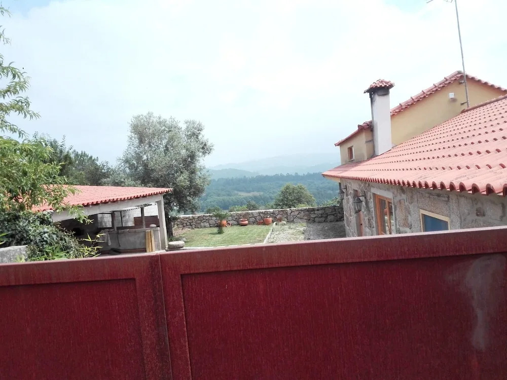 House With 3 Bedrooms in Cossourado, With Wonderful Mountain View, Enclosed Garden and Wifi Near the Beach