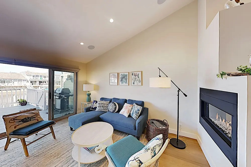Waterfront Dream w/ Dock, Kayaks & Fireplace home