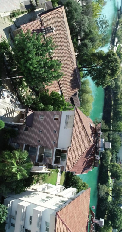 River Hotel