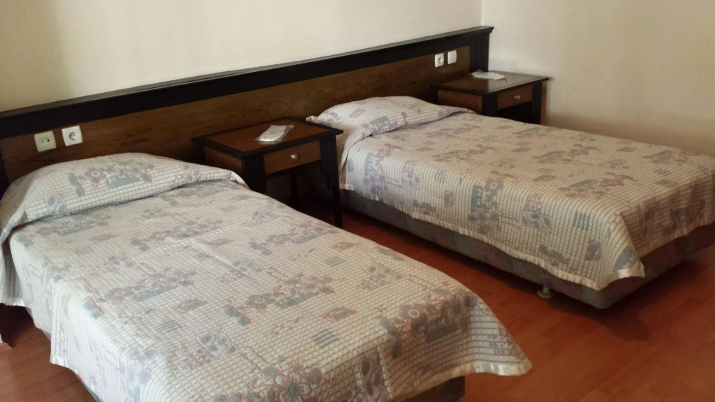 Pinus Otel