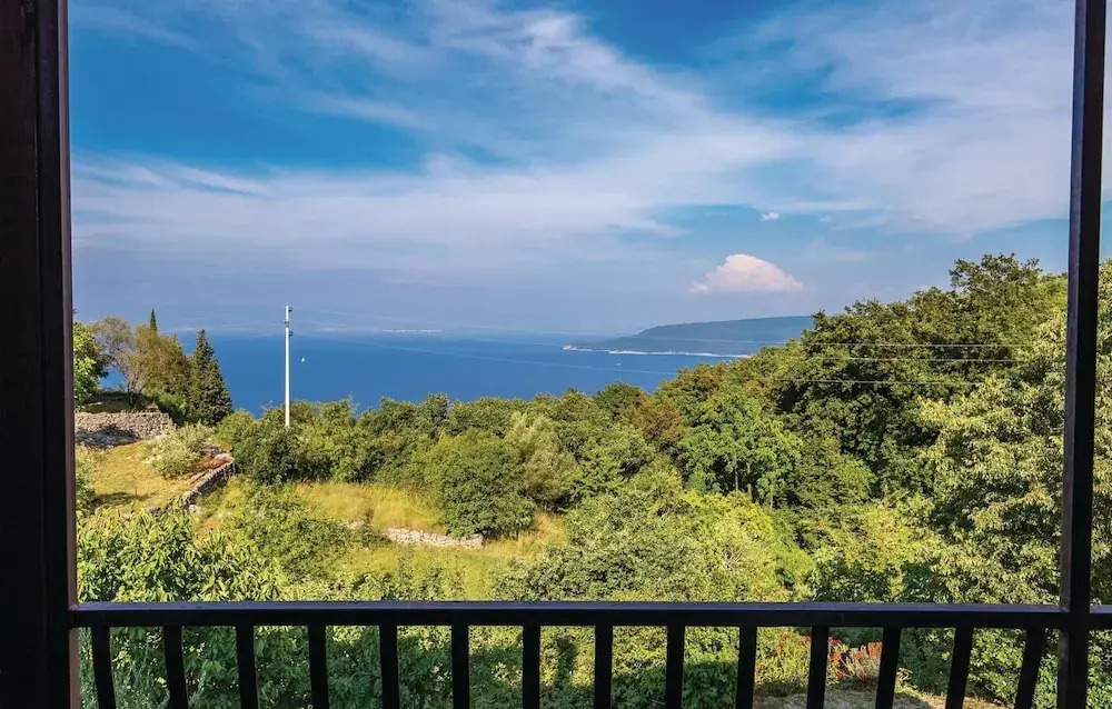 Stunning Home in Brsec With Wifi and 3 Bedrooms