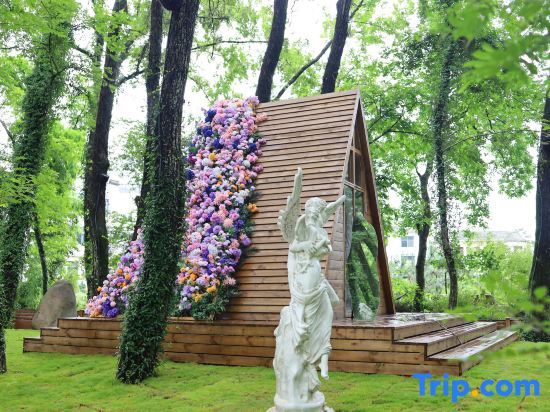 Huangshan Guanzhiyuan Gallery Garden · Huanghuali Wood Antique Collection Hotel