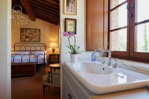 Camparone Light, ArcenoRentalsClub Magnificent Chianti Villa Exclusive Pool Concierge