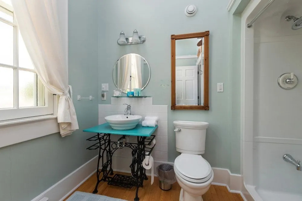 Green Door B&B Brockville