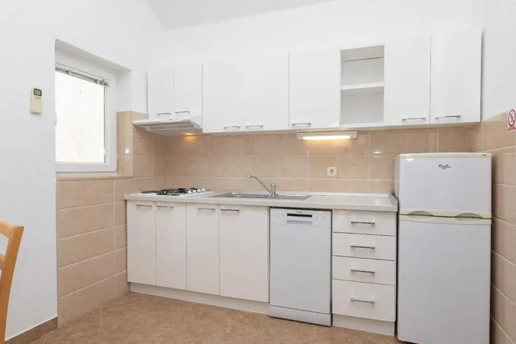 APARTMENTS JELENA 1,2,3,4 & 5 SUPETAR