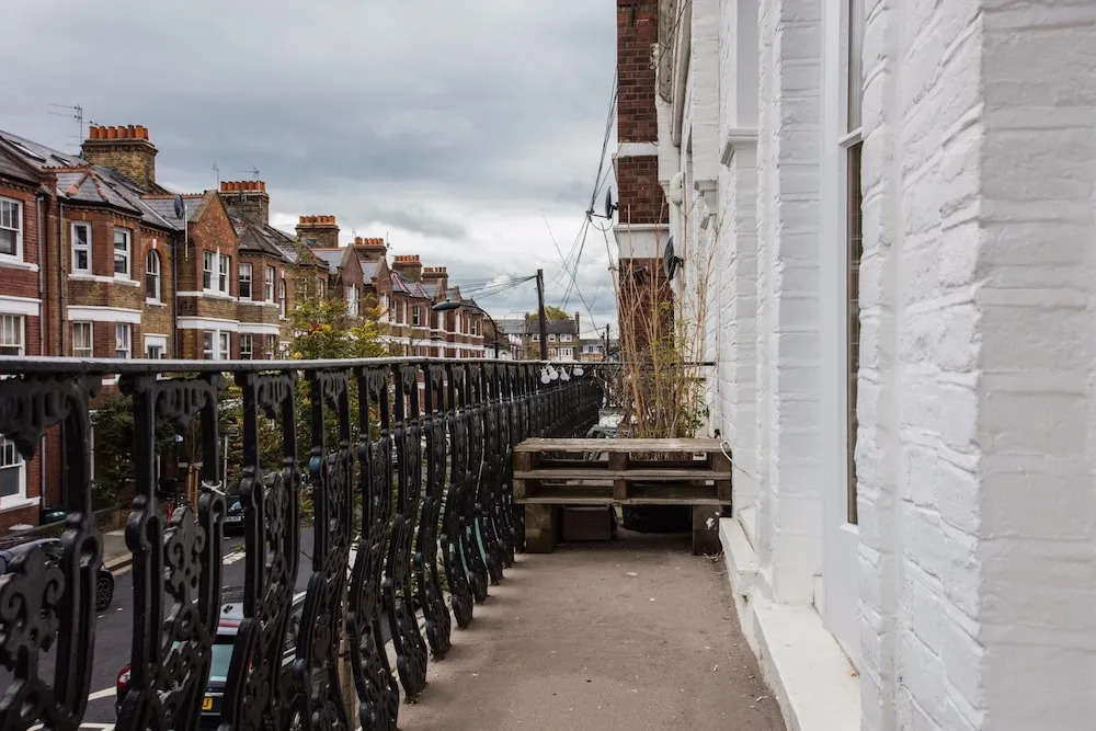 1 Bedroom Apartment in West London