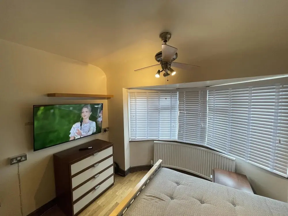 Cosy Heathrow Apartment With 2 Bedrooms
