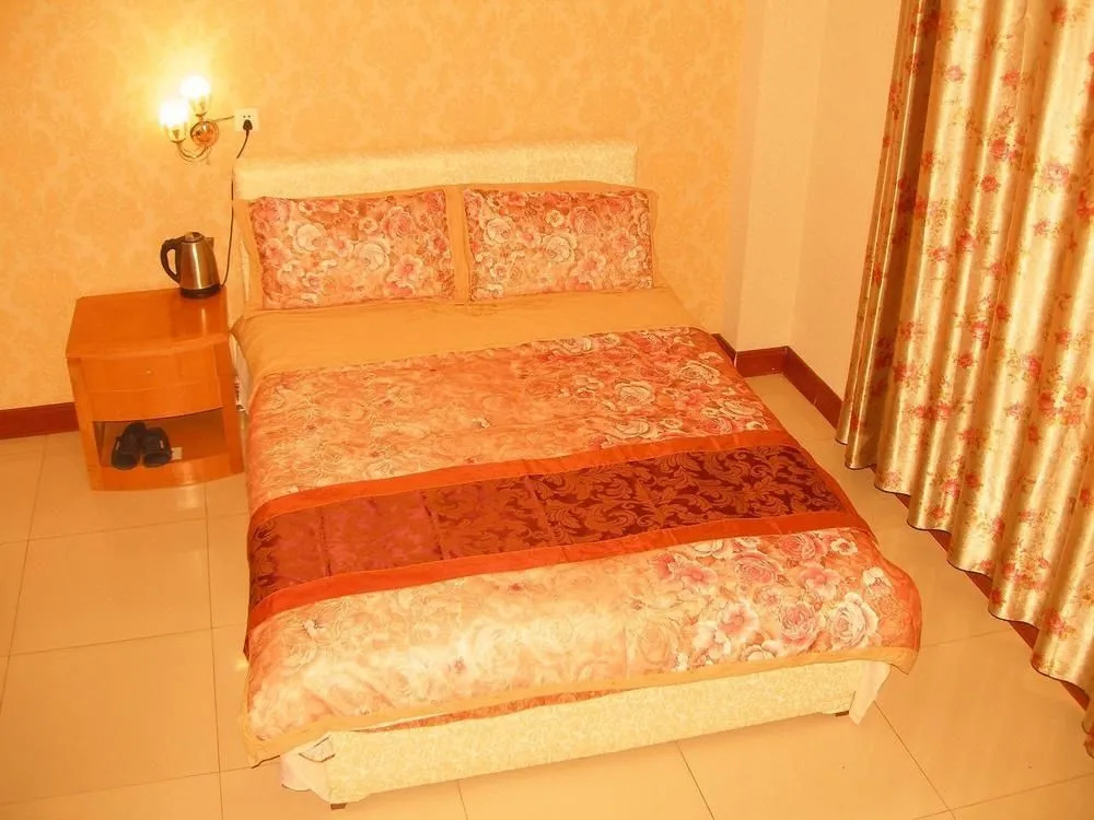 Jinan Lotus Pond Side Hotel