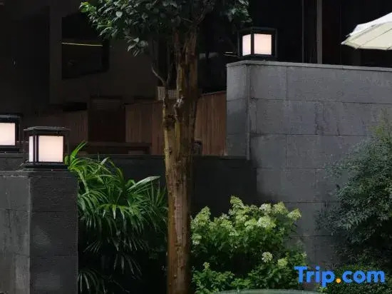 Qingcheng Houshan Huaguan Mountain Villa