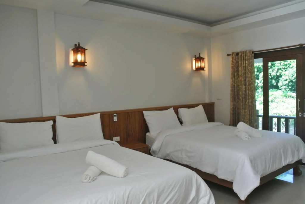 Macs Bay Resort