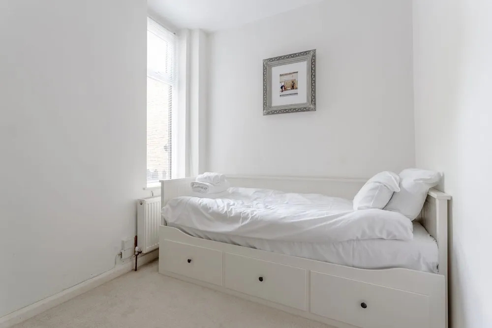 Bright Garden Flat In Wimbledon