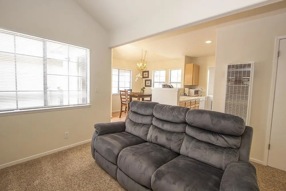 Beautiful 2 Bedroom Detached Apartment, Walk to Downtown Monterey and Fishermans Wharf