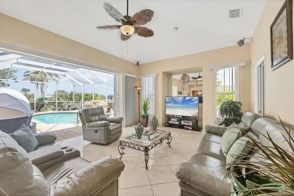 South Gulf Cove Private Vacation Home With Pool And Hot Tub - Only 15 Minutes To Swfl Beaches! 4 Bedroom Home