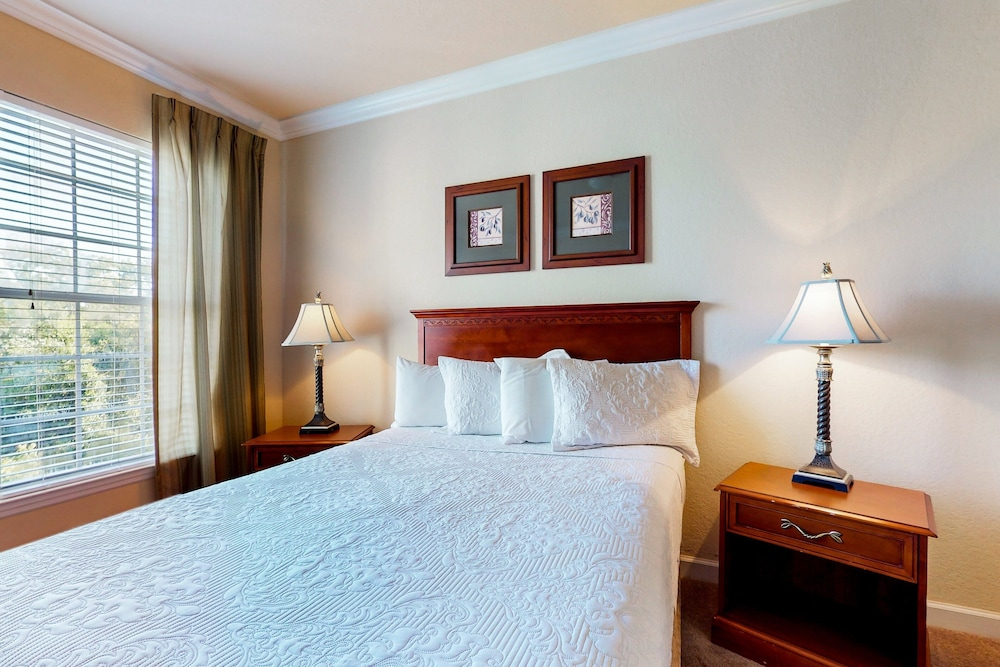 Resort Condo With Heated Pool, Gym, BBQ Area, Balcony, W/d, Children's Pool, AC
