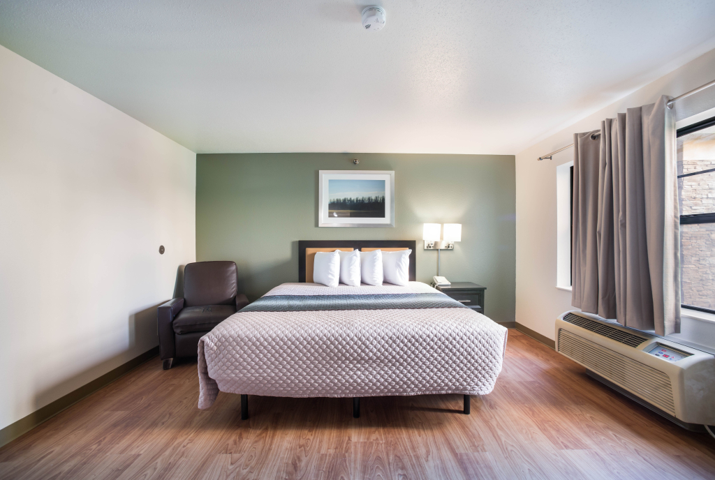 HomeTowne Studios by Red Roof St. Louis - Airport/N Lindbergh