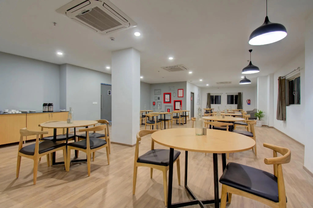 OYO Townhouse 140 Thampanoor Railway Station