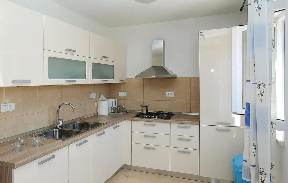 Three-Bedroom Holiday Home In Pucisca
