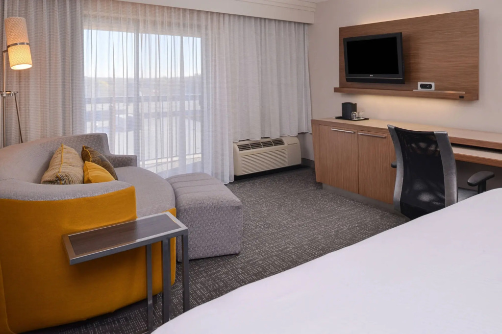 Country Inn & Suites by Radisson, Brown Deer - Milwaukee North