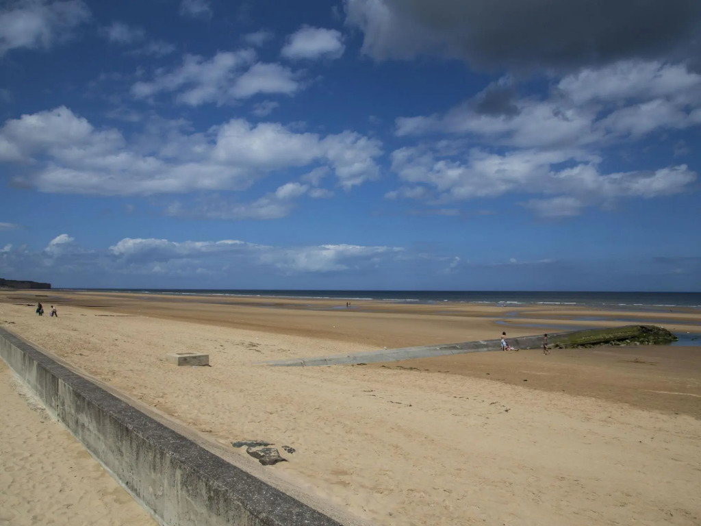 Calm and comfortable apartment in Bayeux, 9km from the beach