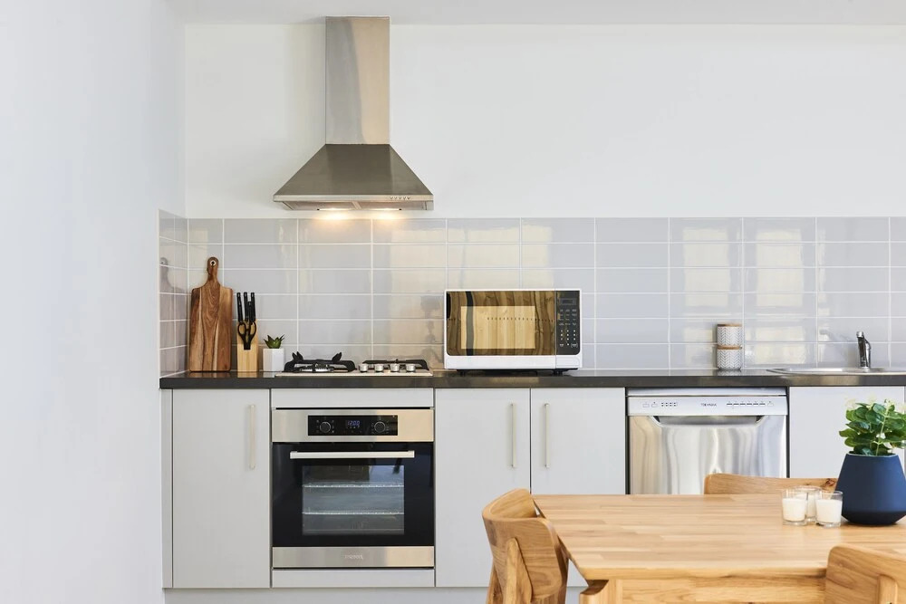 Spacious and Bright 1 Bedroom Apartment