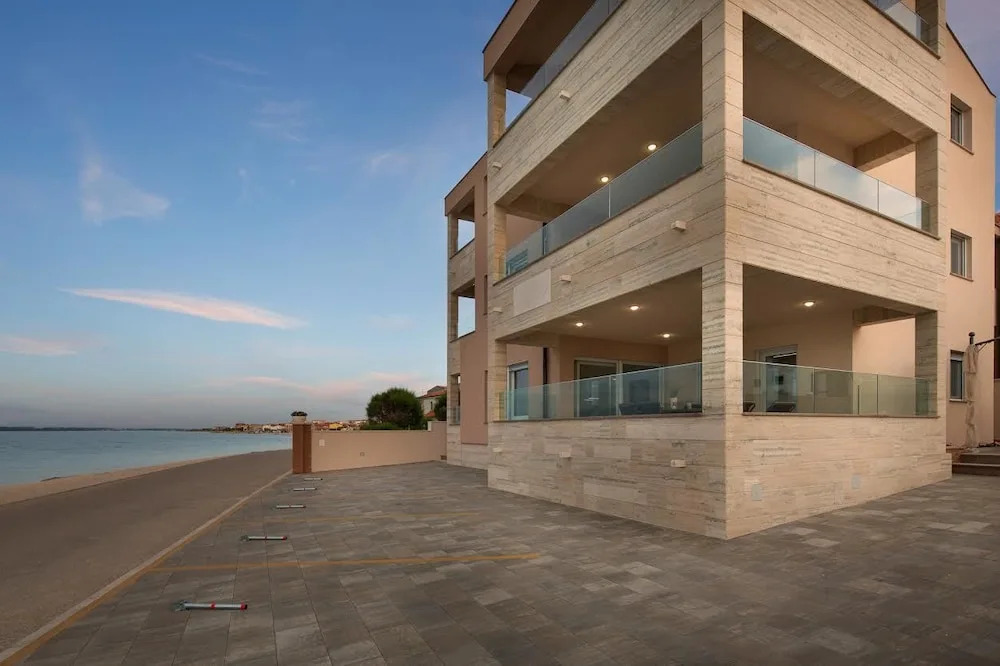 Apartments Malibu Royal
