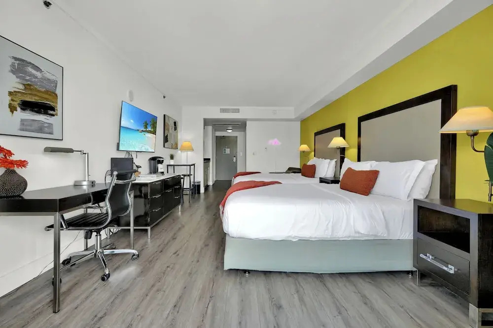 Stunning 12th Floor Studio in the Grove